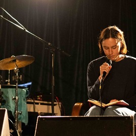 Literarni večer: Lara Božak | zbirka Kap lje kap lje | 4. 2. 2026