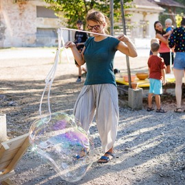 Delavnica izdelave velikih milnih mehurčkov | Kamfest | 14. 8. 2026